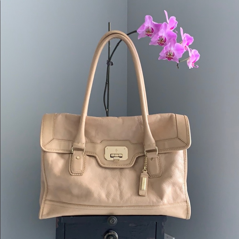 Cole Haan pocket book great condition